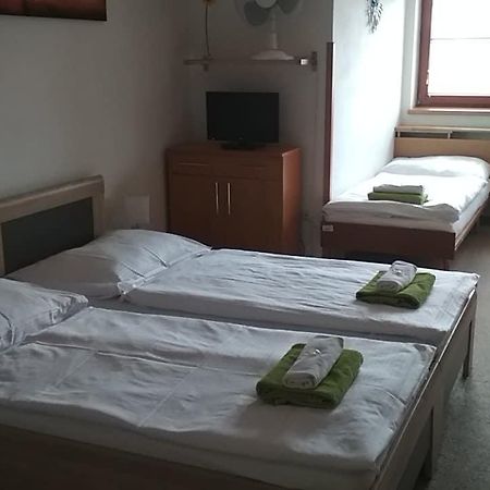 Hotel Le Café Pohořelice Esterno foto