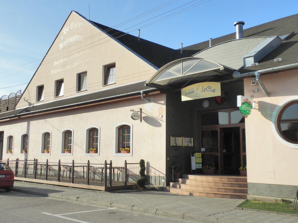 Hotel Le Café Pohořelice Esterno foto