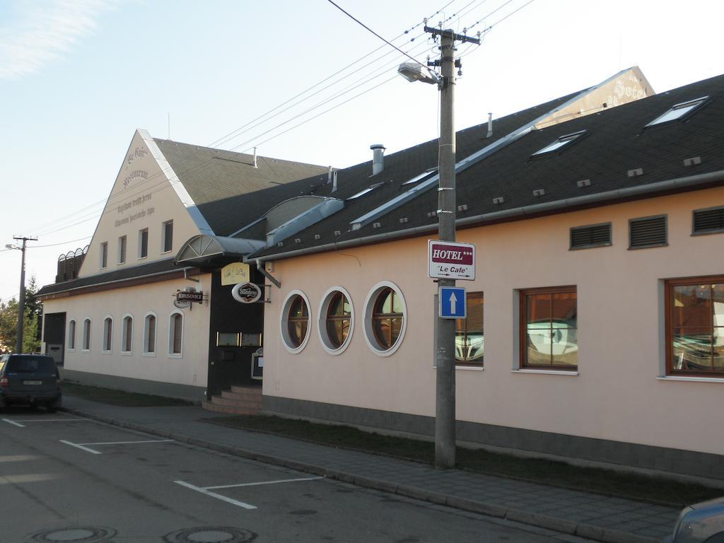 Hotel Le Café Pohořelice Esterno foto