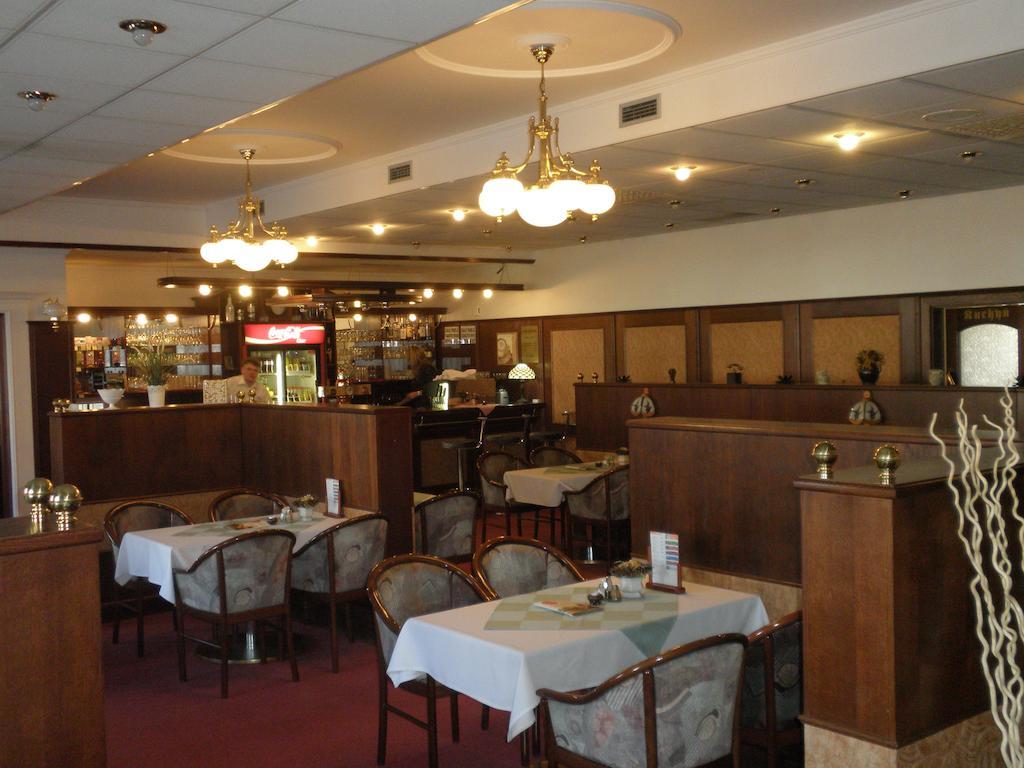 Hotel Le Café Pohořelice Esterno foto