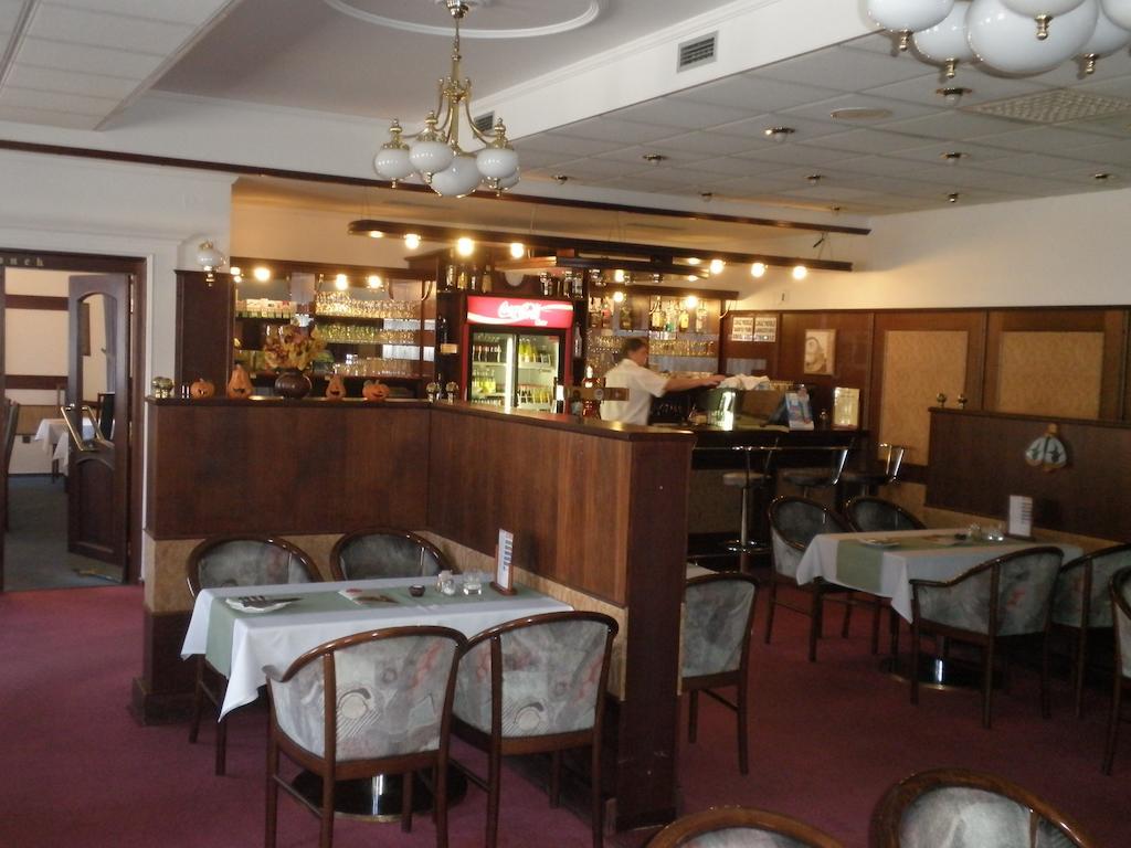 Hotel Le Café Pohořelice Esterno foto