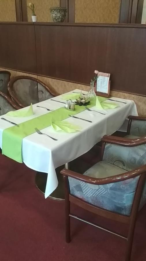 Hotel Le Café Pohořelice Esterno foto